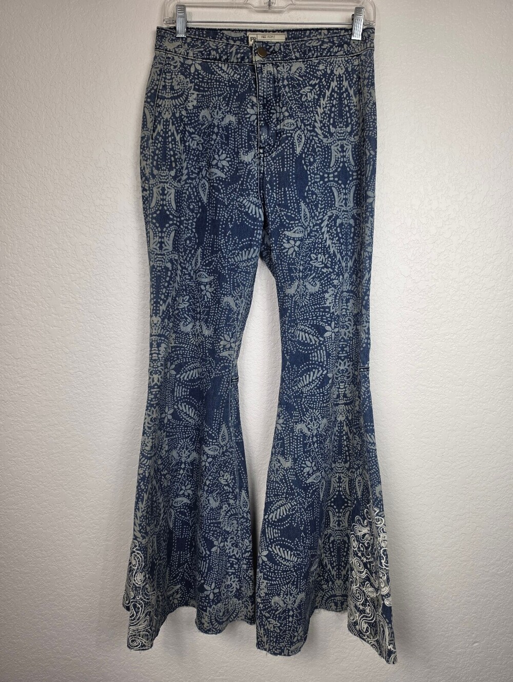 Free People Printed Flared Jeans Size 28